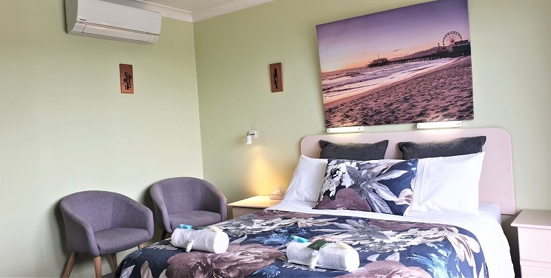 Queen Ocean View Room Accommodation at Ocean View Motel - Mollymook NSW