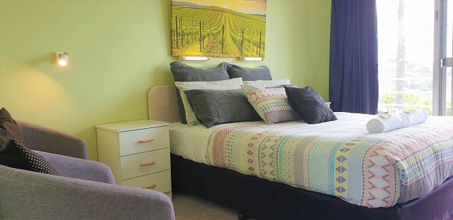 Comfortable Queen Ocean View Room Accommodation at Ocean View Motel - Mollymook NSW